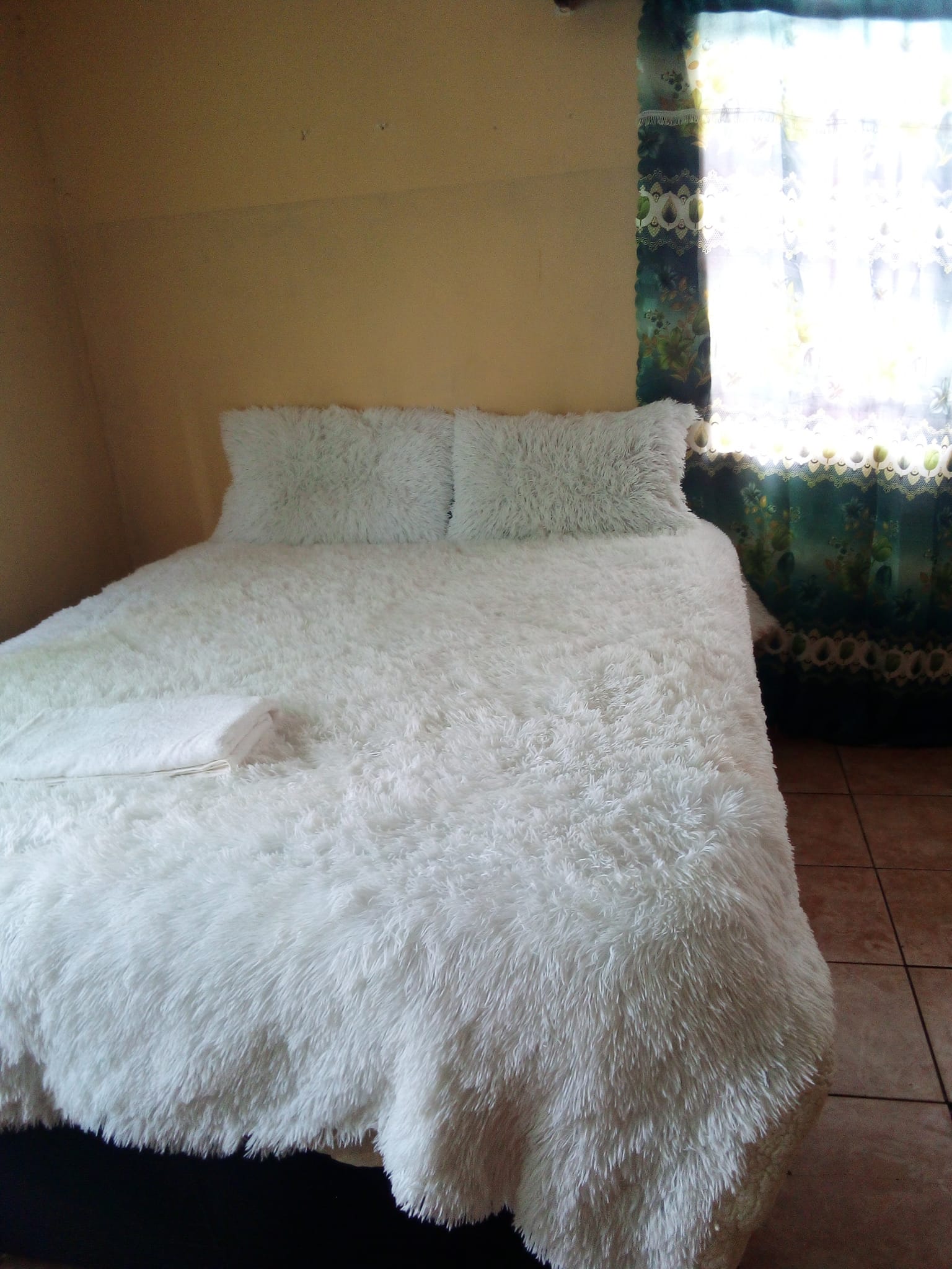 Standard room with en-suite bathroom